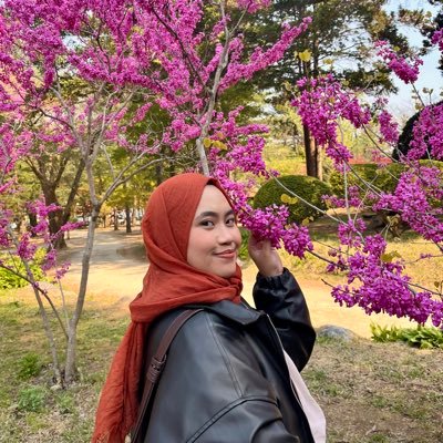 eggandcheese__'s profile picture. fulltime dentist, part-time writer/singer. // ig: gladiolapp // tiktok: eggandcheese__