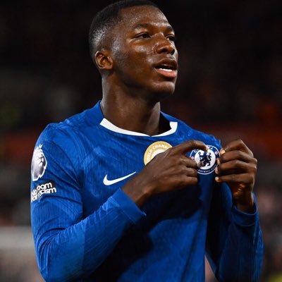 Am a Sports journalist who works at Eastern fm -Ghana (Koforidua) and a die hard Chelsea fan