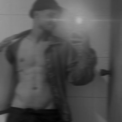 RandyLlerig's profile picture. Aquel que intente superarme, conocerá sus propios límites 🦦 🫳🏽 IG: R_llerig19 🇵🇷 Si ves el mismo 🌳 en un bosque, significa que estás perdido…