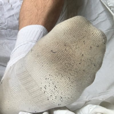 Into sweaty, stinky male socks, sneakers & feet. NOT A CASHFAG.