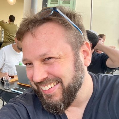 אני ״הצרפתי״ מהטלגרם https://t.co/FrUCfAfFz6 | עוזר לאנשים להבין את צרפת ואת אירופה | אוהב לחצות את סקוטלנד ברגל | וגם מרציפן | Ghostwriter