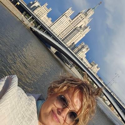 Православна хришћанка, самостални, ничим изазвани и независни бот СПЦ, адвокат.