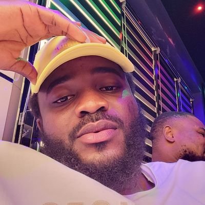 Arsenal Fan ⚽⚽💯💯
Reasons To live, Give Reasons To Die, Money Must be Made, Legal or Illegal, Being Broke Is Against My Religion 🔞🔞