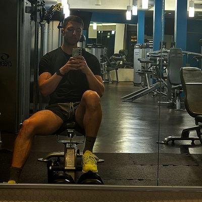 A confused German and Arabic literature grad somehow now doing a PhD in Medical Sciences (circadian rhythms in inflammatory disease) with @TheKennedyTrust 🤷♂️