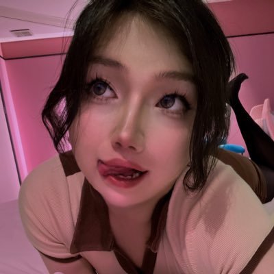 🌝04大学生/坐标🕹️湖南/处女座/女心bbw男娘 /E人（梗多爱开玩笑）/属性brat/🐧2173951824 /🛰️🚪200/进阶🚪888有视频 私聊看到就回