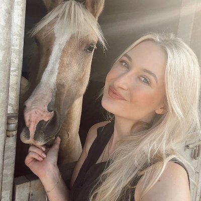 Stella_K23's profile picture. Sometimes, when I'm tired, I like to listen to music to relax.