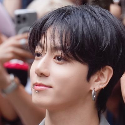 내 처음이자 마지막 아티스트 정국🤍                                        영원히 사랑할게🩷🩵