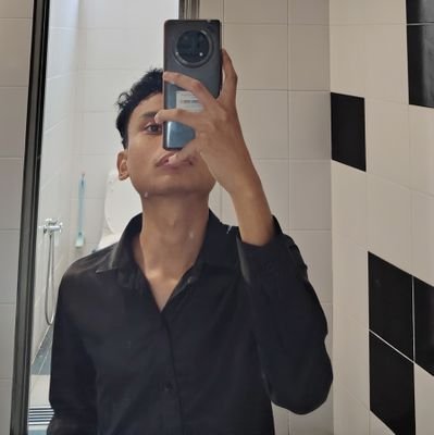 Average guy.
Philanthrophist.
Tinggi tak bermegah, rendah tak dipijak.