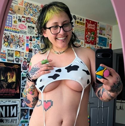 18+ | kinky nerd | big ass, bigger heart | obsessed with anal | I reply to all DMs on https://t.co/XXV3cRHGZK + https://t.co/dDAHjTOyJf 🪲