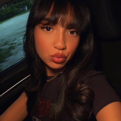 Julissaileana_'s profile picture. 23 | she/her | 🇵🇷 | Fangirly 🤍