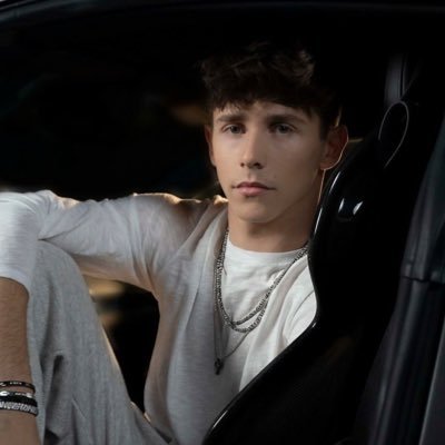 lewis ᥫ᭡ pierre | 12 + 87 ♡ SM9 | … no Gay! @marydocharlito ﹒ׂׂૢ་༘࿐