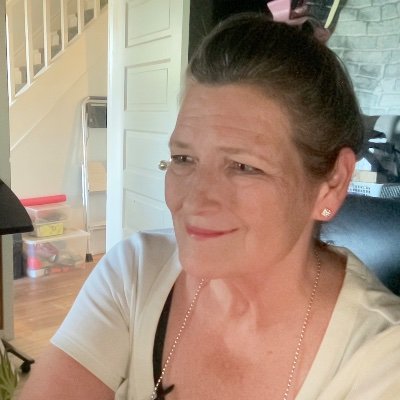 KamenElora's profile picture. Canadian designer, writer and grandmother observing the woke crazy world with humour. Leading kids outside thru poetry to see real rainbows 🌈 in the sky.
