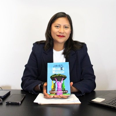 Activista y política. Representante P'urhépecha en el Senado de la República.