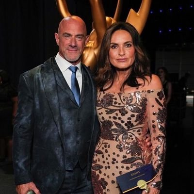Love EO and Chriska to the moon and beyond. Mariska's aesthetic enthusiast / Chris's eyes and veins worshipper
Caro_fanficlover on A03