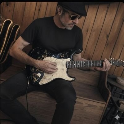 Jcgumo's profile picture. Rockero, Animalista, Antifascista, (ex-legionario) y Republicano. Orgulloso de ser Madrileño y Español 🟪🟨🟥🏳️‍🌈❤️💛💜🏳️‍⚧️❤️🎶☮️📖🎸
