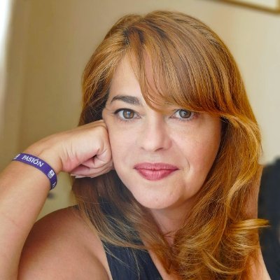 Historia del Arte. Prof. vestuario escénico y Moda. Caracterizadora de vestuario. Tejedora de historias y ladrona de asonancias.