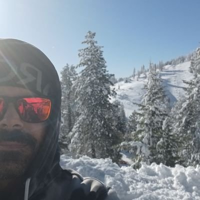 Hypnoticagate's profile picture. Im not on any side. You all are weird sheeple.