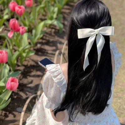 brpqns's profile picture. "An elegant moment among the tulips."