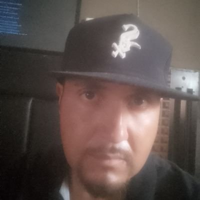 tengo 35. me gusta de películas interesantes en familia. termine prepa y me gustaría seguir una carrera. (licenciado).