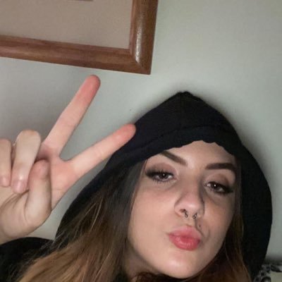 Elizabe77091201's profile picture. am here to make fun 😊