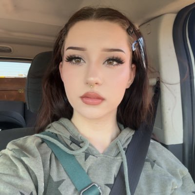 ⚠️your toxic internet gf • Stoner Brat🍃🧸 • FINDOM • foot freak collector👣