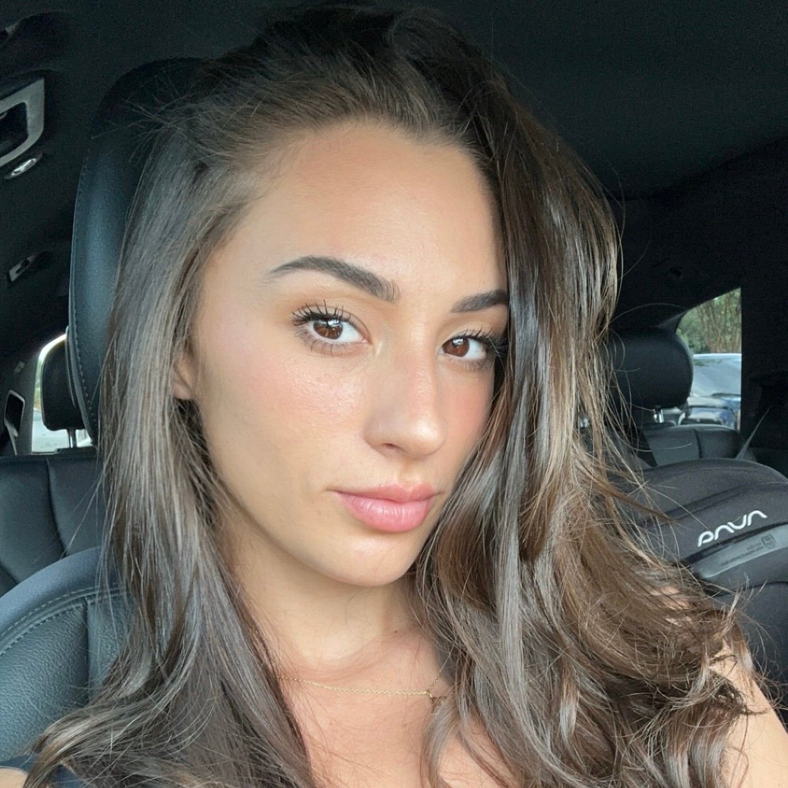 bangerbrunette's profile picture. 🖤 Brunette with a pencil & a dream
  📈 Just starting my journey — follow to watch it grow 🖌️ Let’s turn doodles into something bigger, together