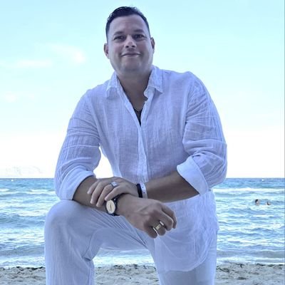 Medico Cirujano
Ginecólogo Obstetra
Magister en ITS y HIV en UOC España
Diplomado de Medicina Estética 🇪🇸🇻🇪🇪🇨