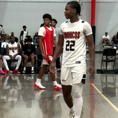 2027𝙋𝙂 ⛹🏾♂️ | 6’1” 170𝙡𝙗𝙨 💪🏽 | 3.6𝙂𝙋𝘼 📚| @bhsbroncoshoops @galegacyhoops 15 Playing 16U @OTRHoops Circuit (470) 601-2202 chaihaywoodhoops@gmail.com
