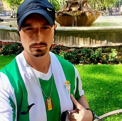 CANTO COMPOGO 🎸 SOY DEL CÓRDOBA🤍💚 CF,Y DEL REAL MADRID CF🤍 LUCHANDO CONTRA EL CÁNCER,CADA DÍA ESTABLE💪🌞 AMO LA MONTAÑA ⛰️VOX💚🇪🇦
