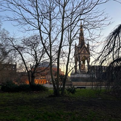 lewisupup123's profile picture. 