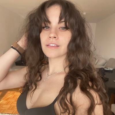 Louise0097's profile picture. Salut. Je suis nouvelle par ici 💋