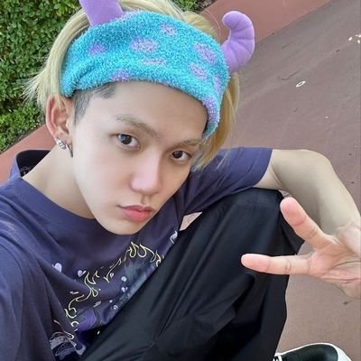 B I G to the B4NG ☆
bigbang(🌙)/treasure (🦔)/zb1(🐈🐈⬛)/beyhive/retired kätwt ☆
caro baby kpopie ☆
student piwo ☆
polish/english ☆
#1 hyunsuk ponytail enjoyer