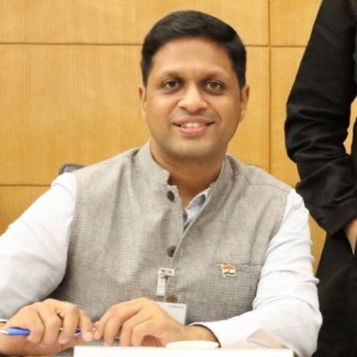 Passionate believer in power of human potential expressed by entrepreneurs | Active Parent, Educator & School Leader | Conversation, reading, tennis, technology