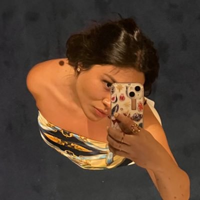 lauMntn's profile picture. pathological people pleaser