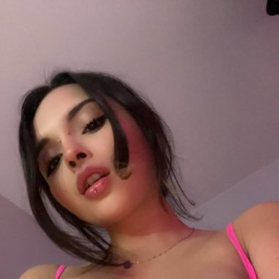 22|| pretty Latina 🇲🇽 I respond to “menu” and meets 🎀