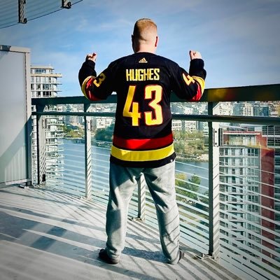 Producer of Sound & Things 🎙️📺 | Photographer 📸 | Hockey Enthusiast 🏒 | #Canucks | #NHL | #StarWars | #Apple Aficionado | 🇨🇦 🇬🇧 | 🌻🇺🇦
