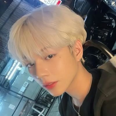 Twitter account made for SB19 🍎
Zhang Hao🎻 JL Gaspar✨️