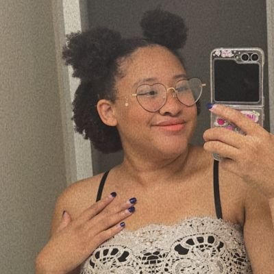 eniiihsnus's profile picture. •.•Head in the clouds •.•