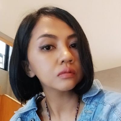 Queen of Sunda Empire-
I have a parasocial relationship with Alexander David Turner 😜🤪