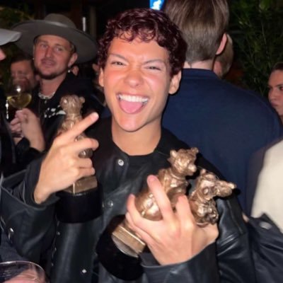 Ihoverz's profile picture. archive of my obsessions