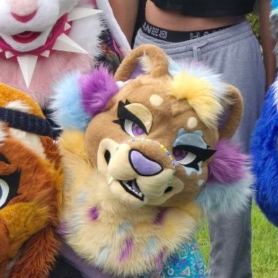 🦝&🐅• {20} • Digital Artist •Art Comms OPEN!! • 🏳️🌈 • DNI Zoos (yall gross) fursuit quotes: open!!!!! • Fursuit comms: Closed!!