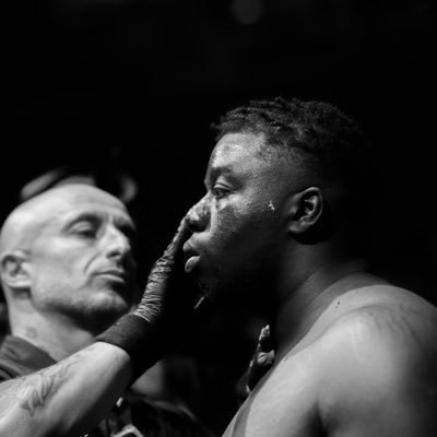 Pro fighter 🇫🇷🇲🇱 Former Ares 𝖧𝖾𝖺𝗏𝗒𝗐𝖾𝗂𝗀𝗁𝗍 Champion 𝖢𝗈𝗇𝗌𝗎𝗅𝗍𝖺𝗇𝗍 / Commentateur 𝖬𝖬𝖠🎙️