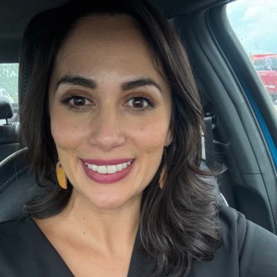 English Teacher. Wife. Mom. She/Her. Chicana 🇲🇽 #BlackLivesMatter #TuLuchaEsMiLucha ✊🏼✊🏽✊🏾✊🏿