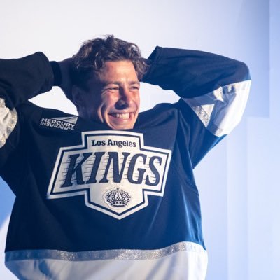 flyers 🟠 ⚫ & kings 👑 | also: panthers & canucks | ak96 ☀️| sports enjoyer in general but mainly nhl & nfl | priv: @feddysound