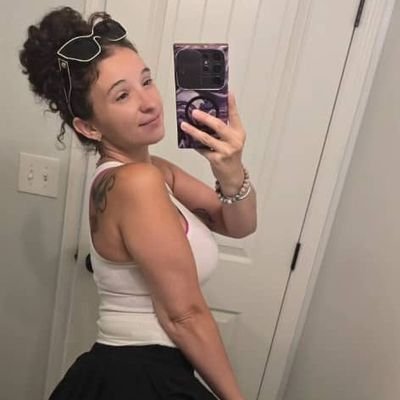 you are free to talk to me if you're interested in relationship
Single
