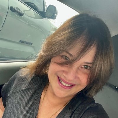 Periodista y escritora. Planeta, Editarx, Biblioteca Pública Netanya, Bernavil, #CatalinadeMiranda #ElviajedeEmma #Relatosenunrelojdearena #Elarcodelaniebla
