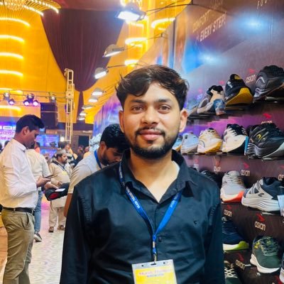 इस दुनिया के लिए पहचान बनाना मुश्किल है पर दोनों जांहा के लिए बस खुदा से मोहब्बत ही काफी है। social political official account |Follow me guys| plz support me|