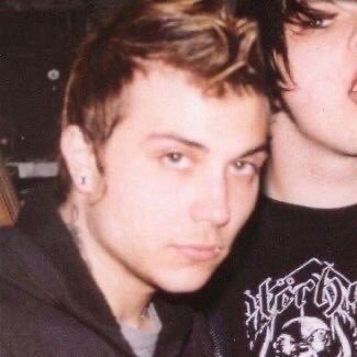 my chemical romance makes me dance :0 🍁🎼 M/W @nurserard_way !!! priv @twink_lero