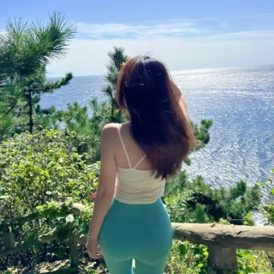 rae_lovez_yu's profile picture. Mental health warrior 💪| Lover of coffee & sunsets ☕️🌞| Let’s talk life & dreams!