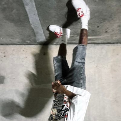 @woahshe2fye